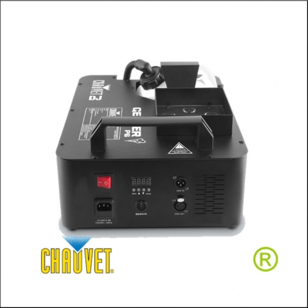 Verticale spuitende rookmachine met verlichte LED bundel Geyser P6 - Huren