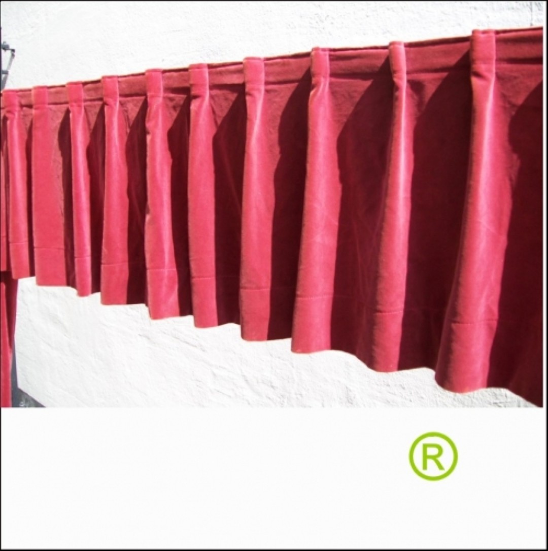 Rood Theaterdoek huren - entreepoort 3 x 3 meter