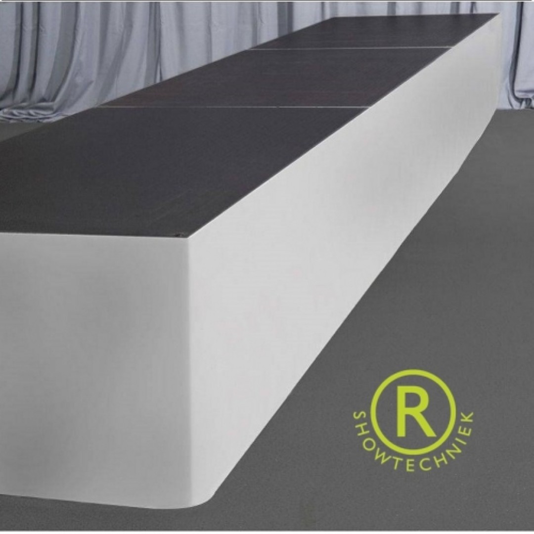 podiumrok huren strak WIT 60 cm hoogte per meter