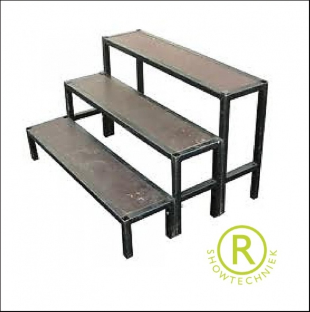 podiumtrap huren 60 cm hoog 100cm breed