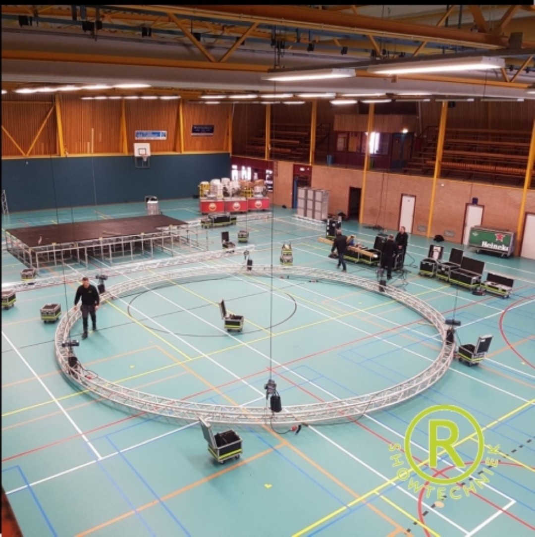 Gedrapeerd plafond met truss cirkel huren