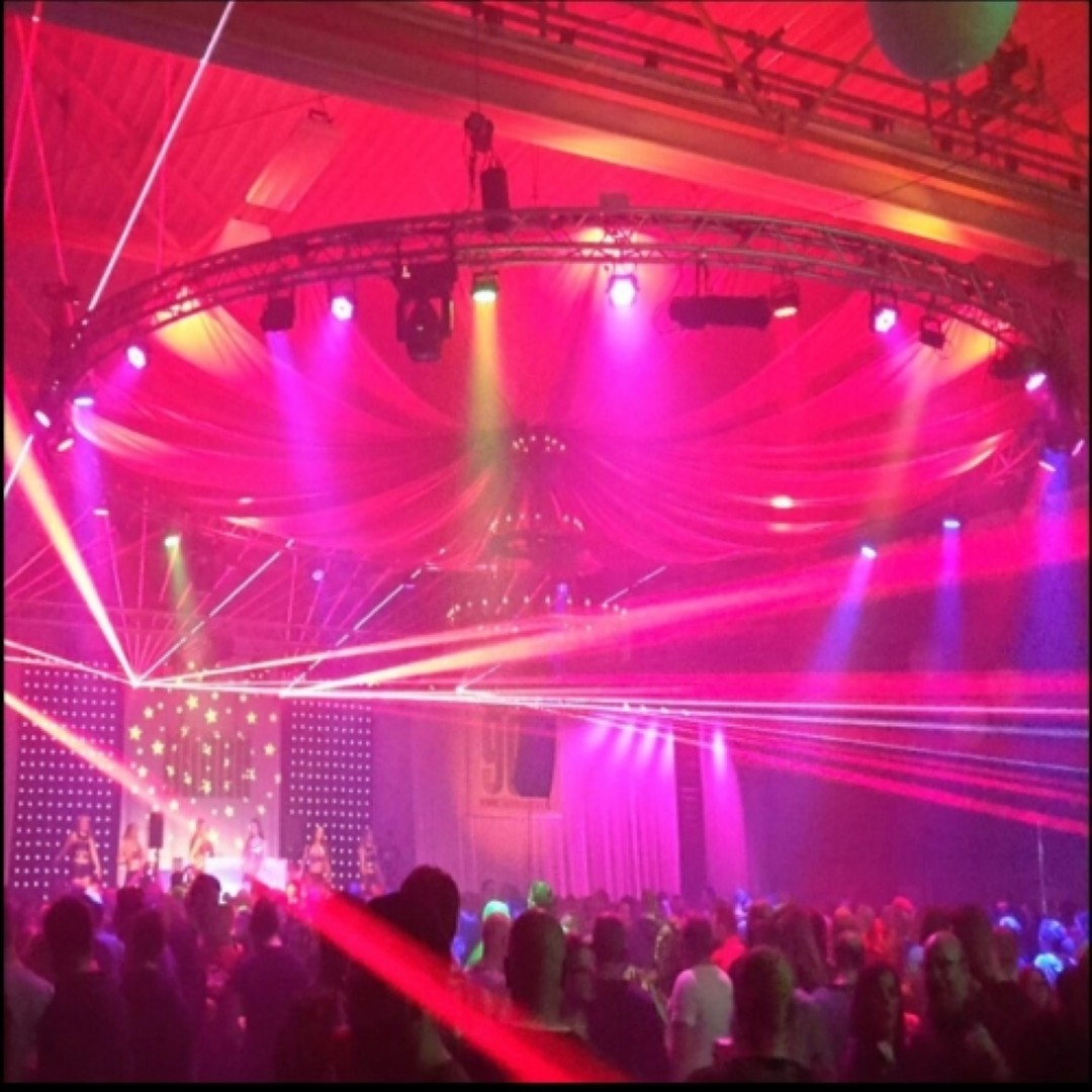 Gedrapeerd plafond met truss cirkel huren