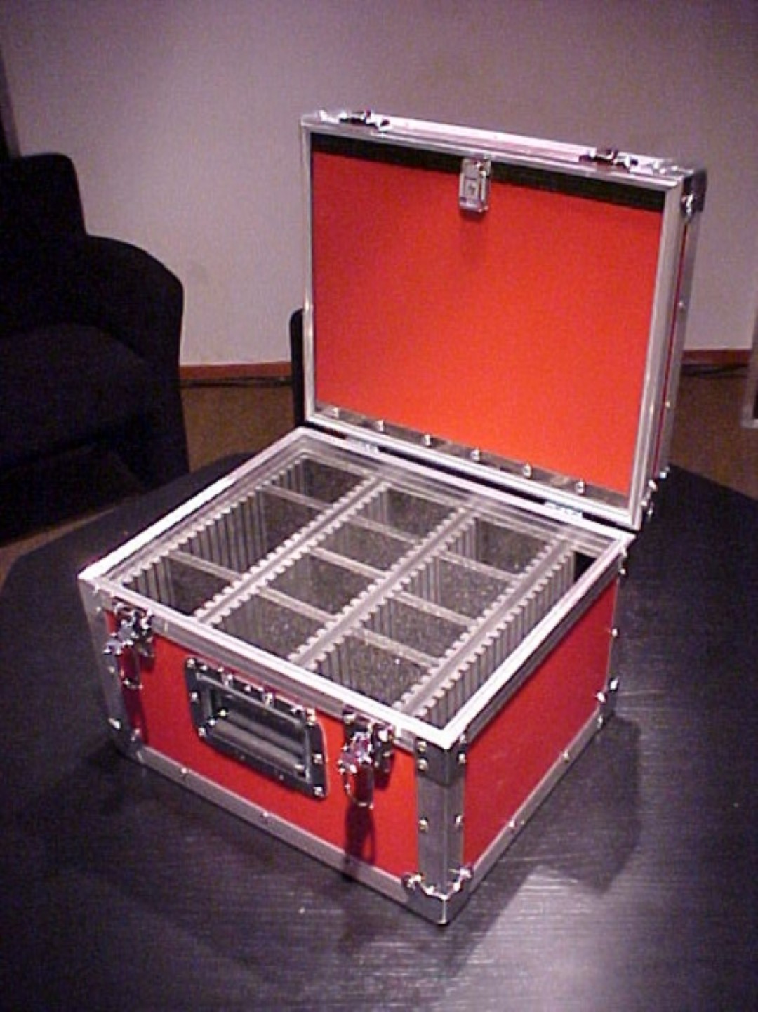 Flightcases op maat stuur ons een mail met maten of type merk apparatuur of maak een afspraak