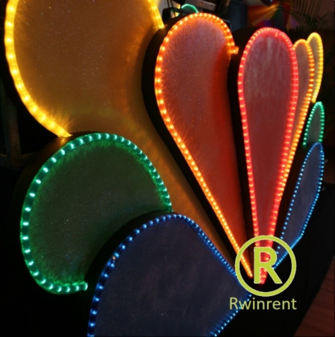 DJ Booth Wings verhuur Regenboog Decor