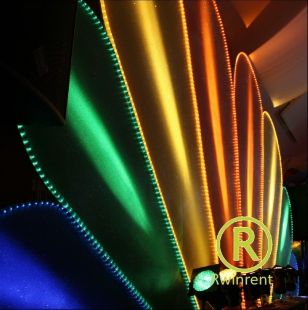 DJ Booth Wings verhuur Regenboog Decor