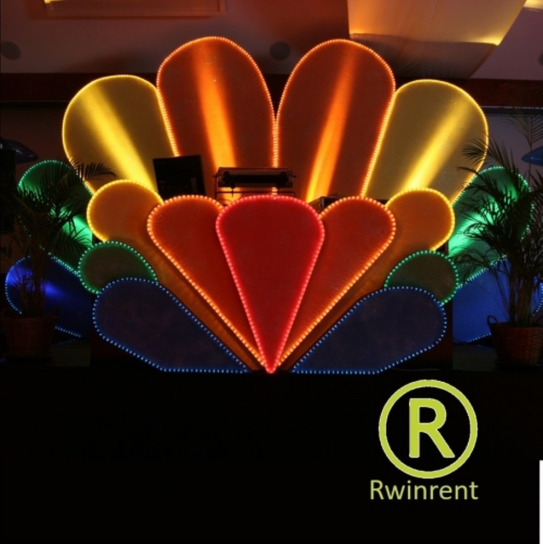 DJ Booth Wings verhuur Regenboog Decor