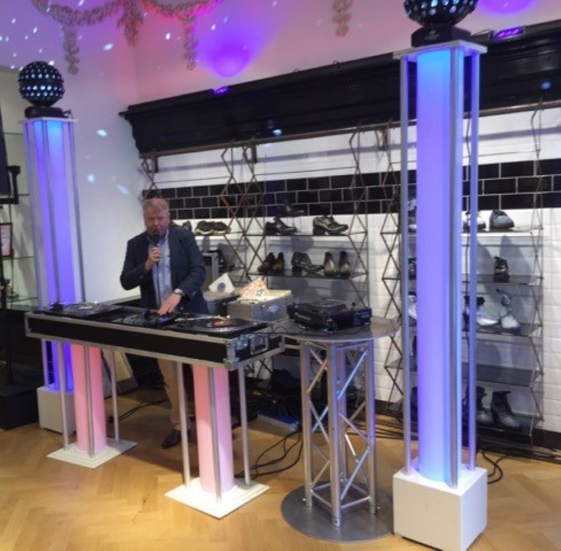 DJ-booth LED zuilen verhuur