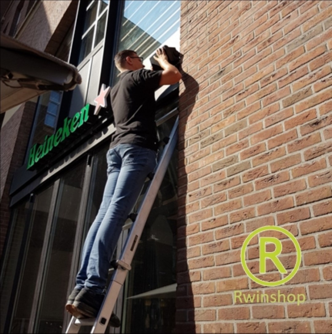 Installateur voor 4 luidsprekers en mengunit