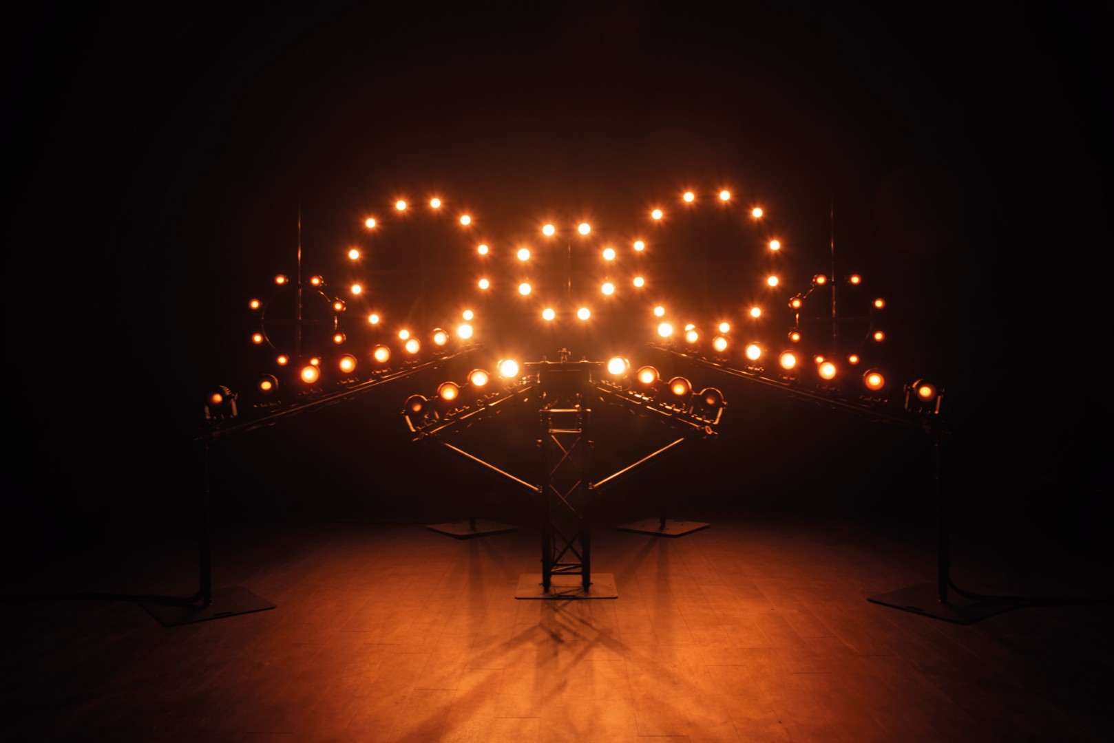 Stage Blinder FLEX Blaze Single Pod 100 W LED Blinder Pod met tungsten en RGB Blaze Effect