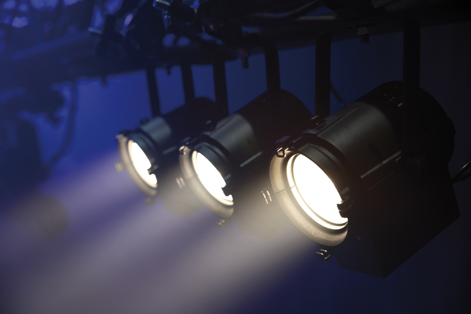 Performer Fresnel Mini DMX Compacte 30 W Warm Witte DMX theater LED Fresnel