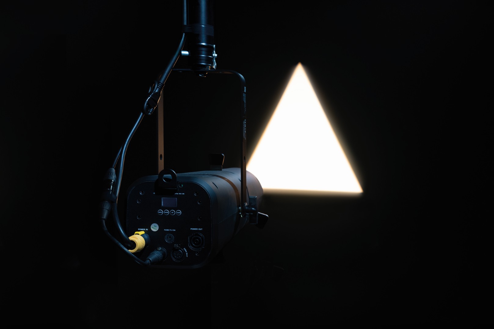 Performer Profile Zoom 150 Q6 150 W RGBACL Theater-LED