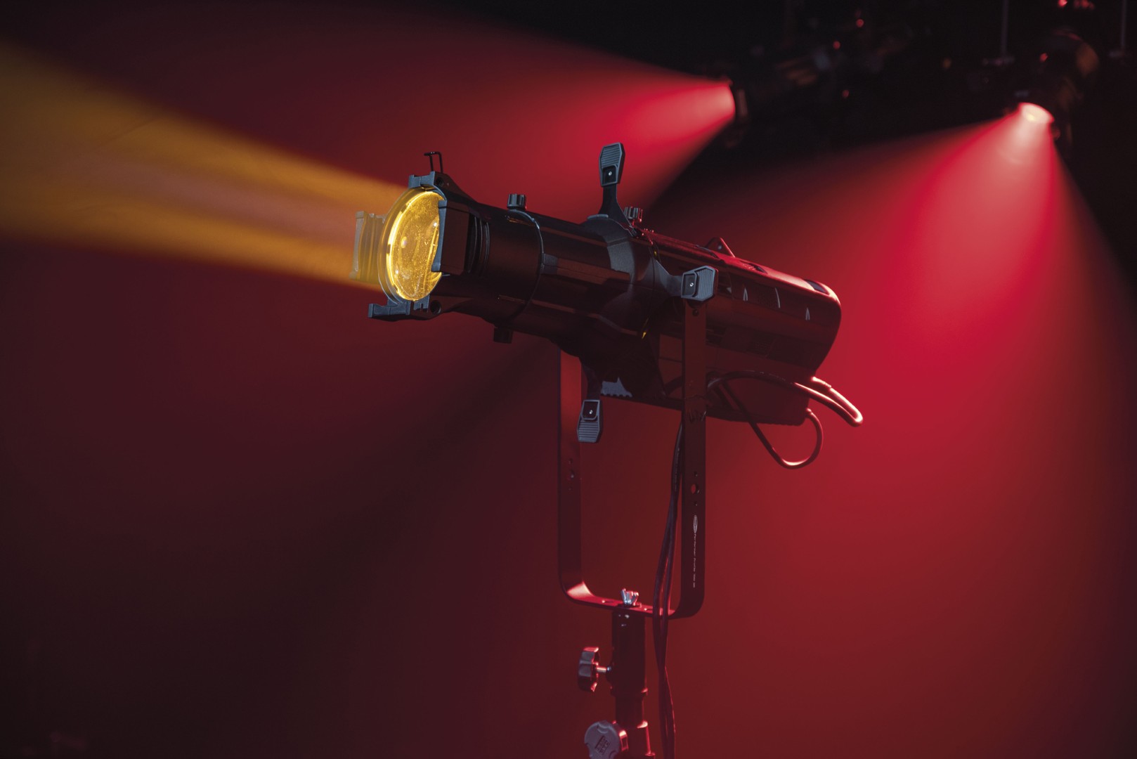 Performer Profile 700 Q6 300 W RGBALC Theater en Studio LED ellipsoidal
