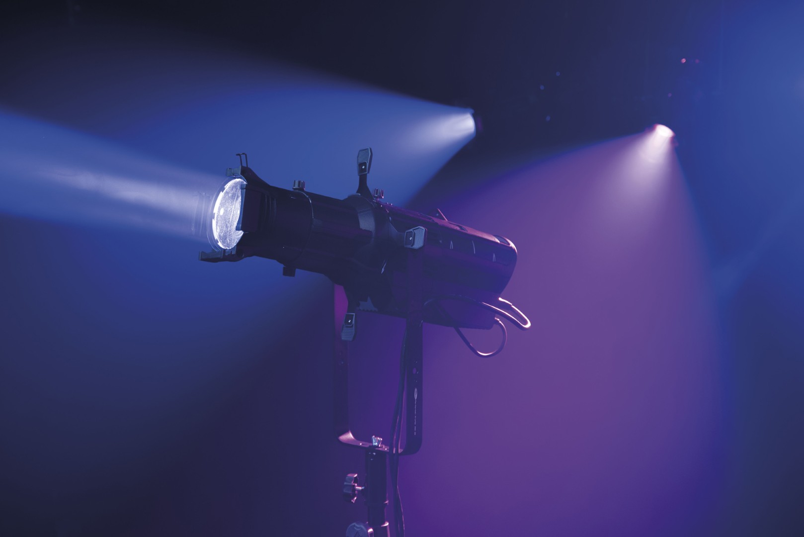Performer Profile 700 Q6 300 W RGBALC Theater en Studio LED ellipsoidal