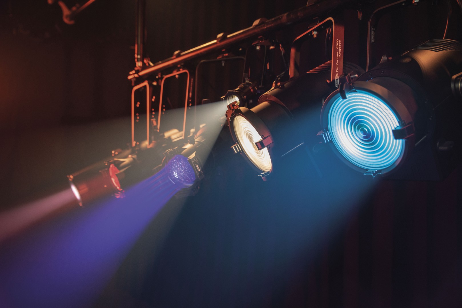 Performer Profile 700 Q6 300 W RGBALC Theater en Studio LED ellipsoidal