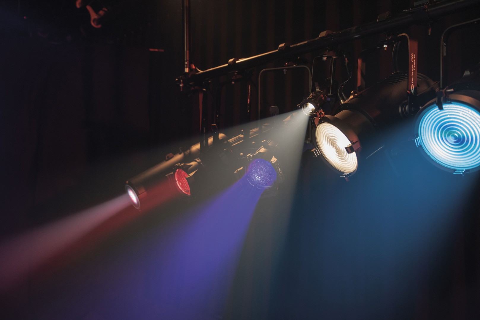 Performer Profile IP 3200 K 260 W Warm Witte IP65 gecertificeerde theater COB LED ellipsoidal
