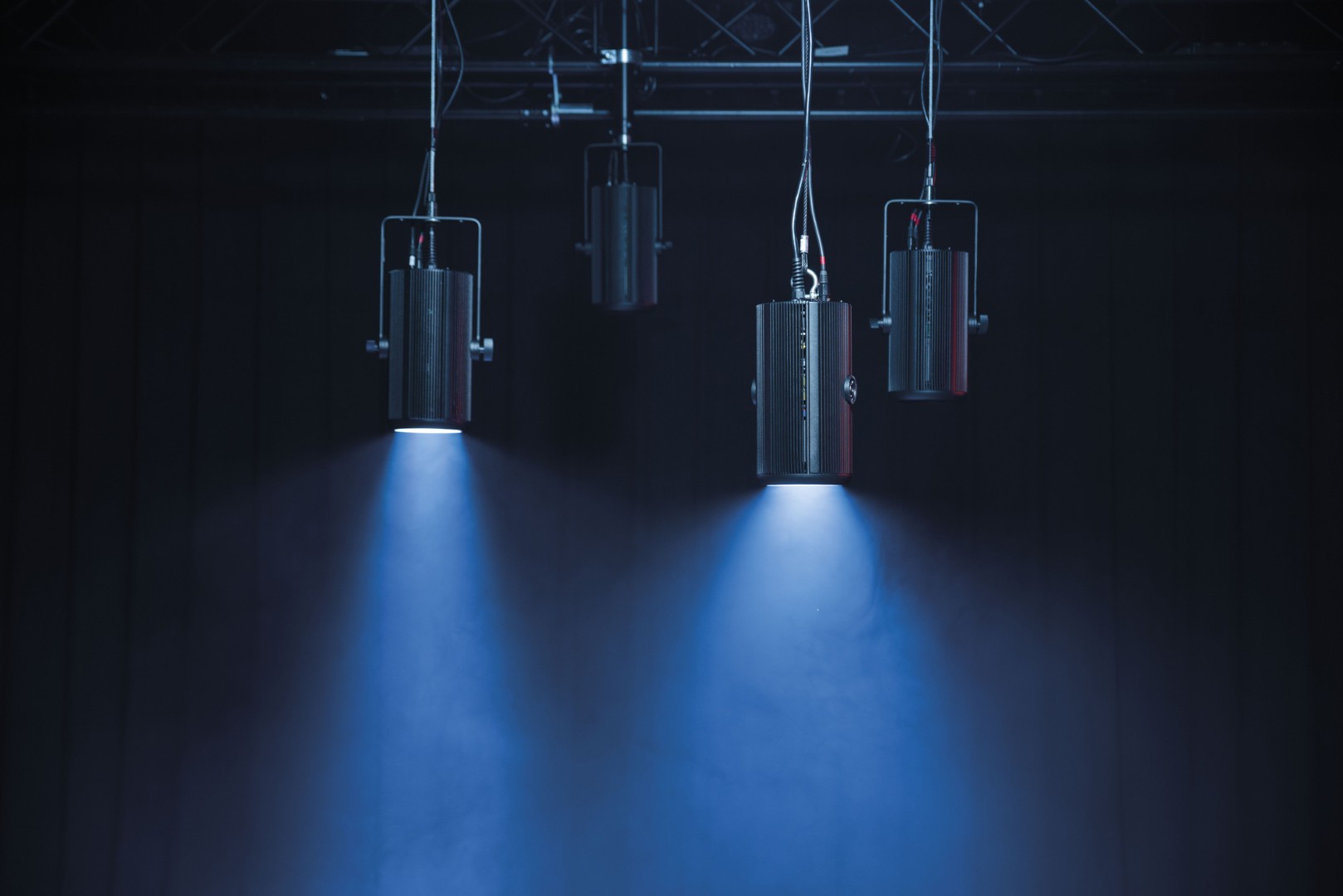 Performer Pendant 150 Q6 150 W RGBALC House Light LED Fresnel