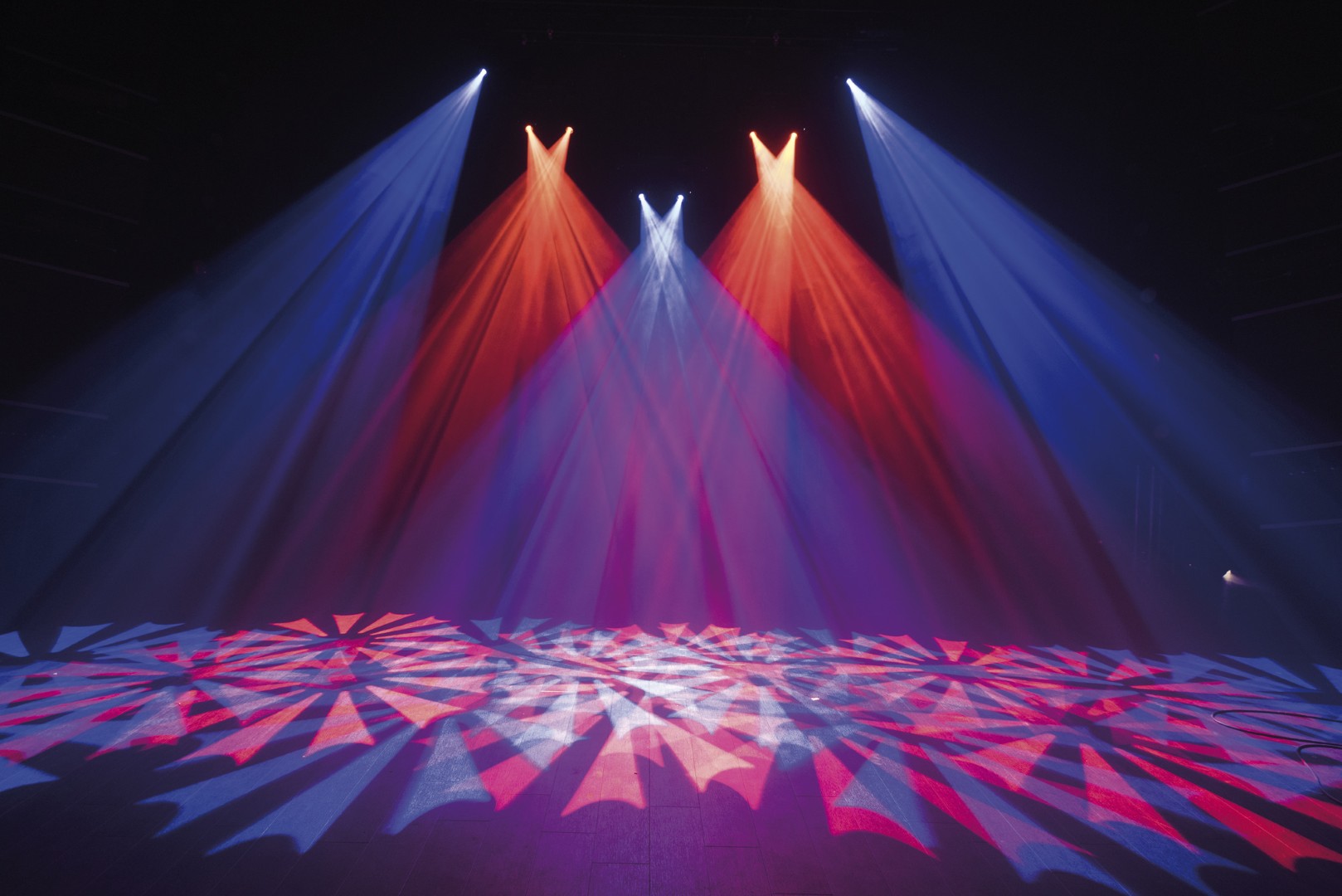 Phantom 65 Spot Compacte 65 W LED Spot Moving Head - Zwart