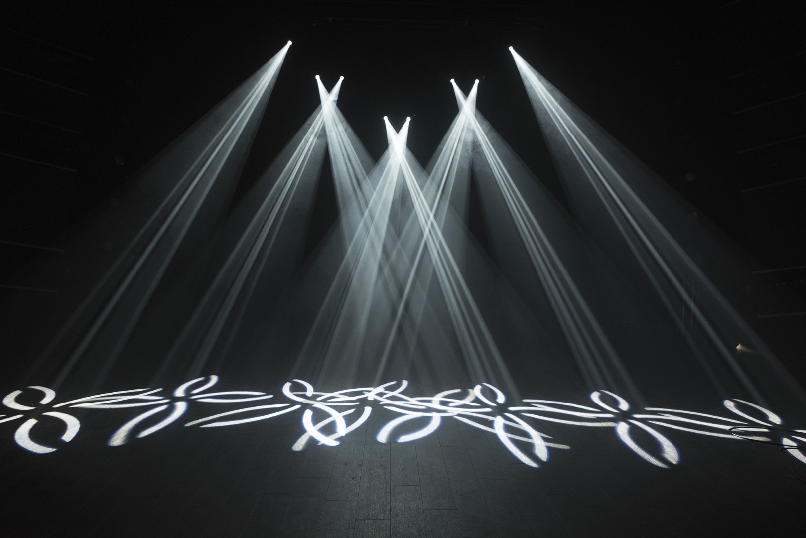 Phantom 65 Spot Compacte 65 W LED Spot Moving Head - Zwart