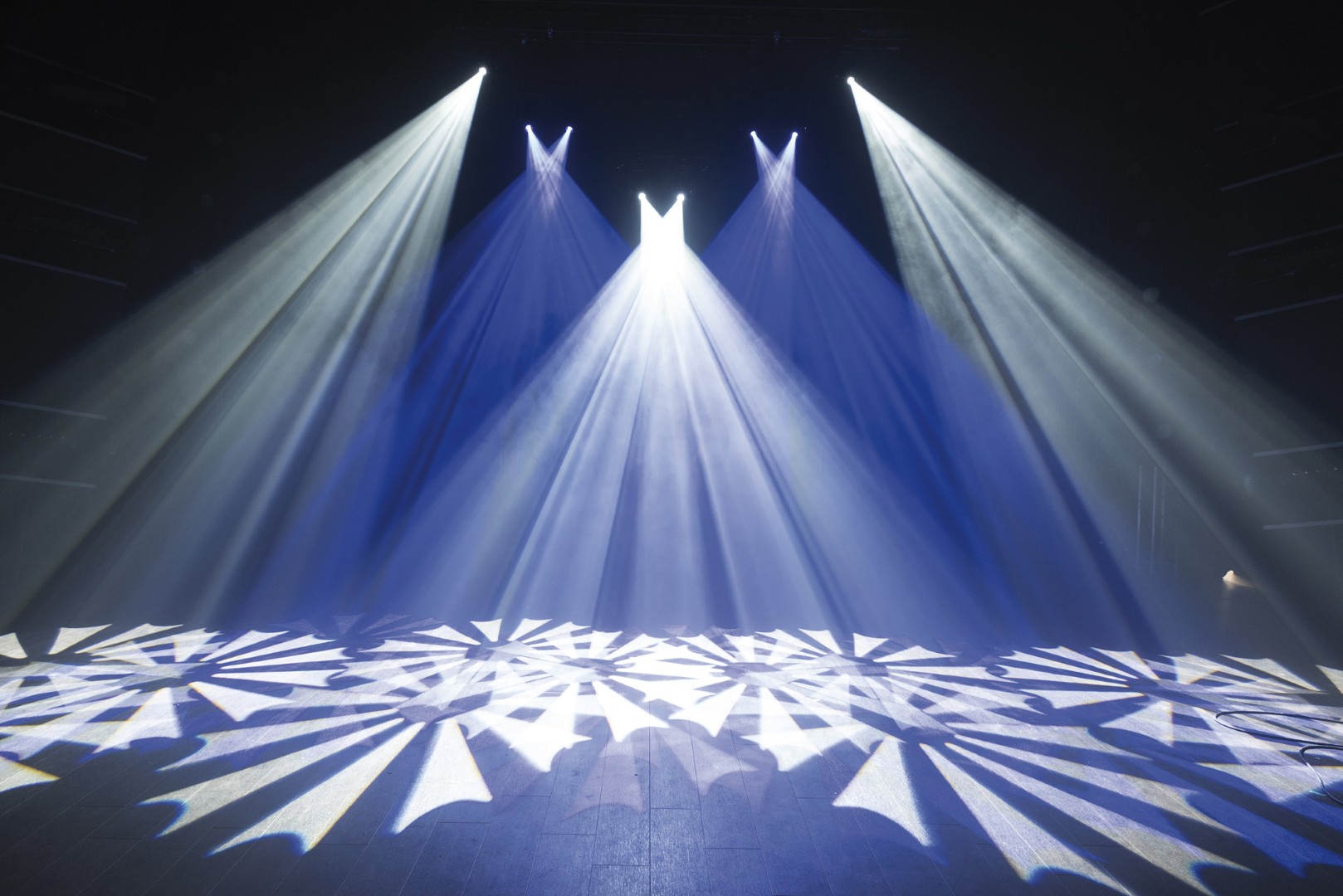 Phantom 65 Spot Compacte 65 W LED Spot Moving Head - Zwart