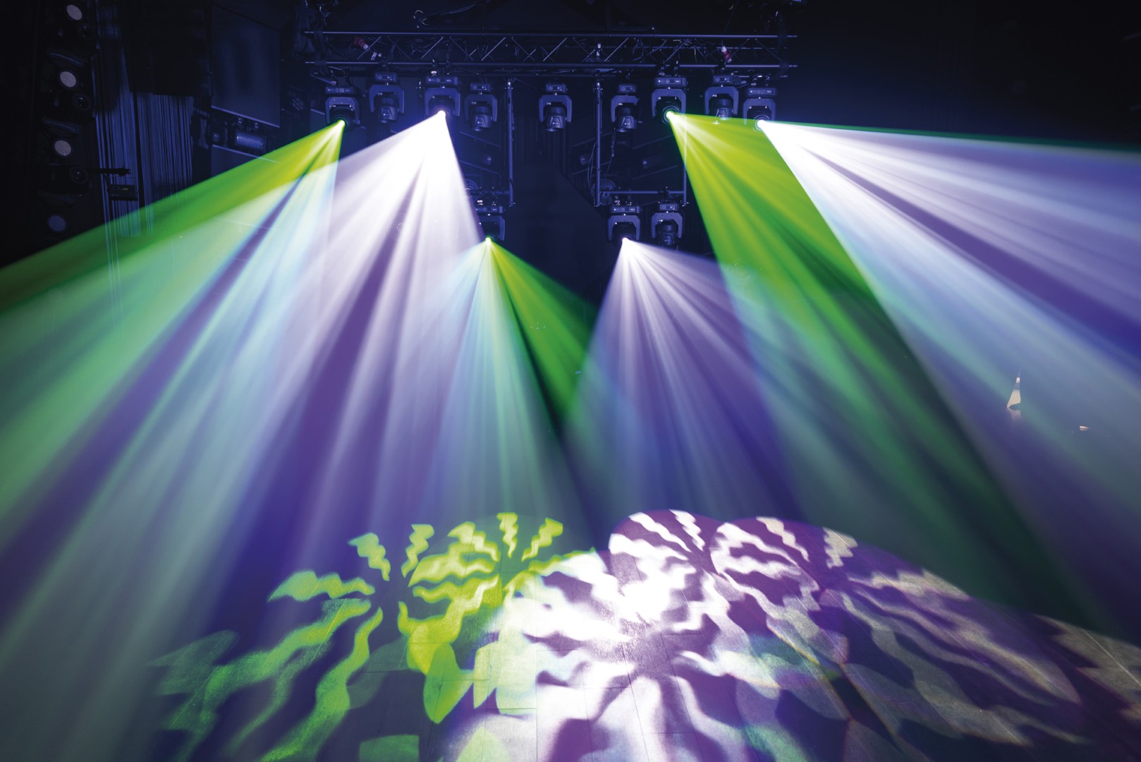 Phantom 100 Spot Compacte 100 W LED Spot Moving Head