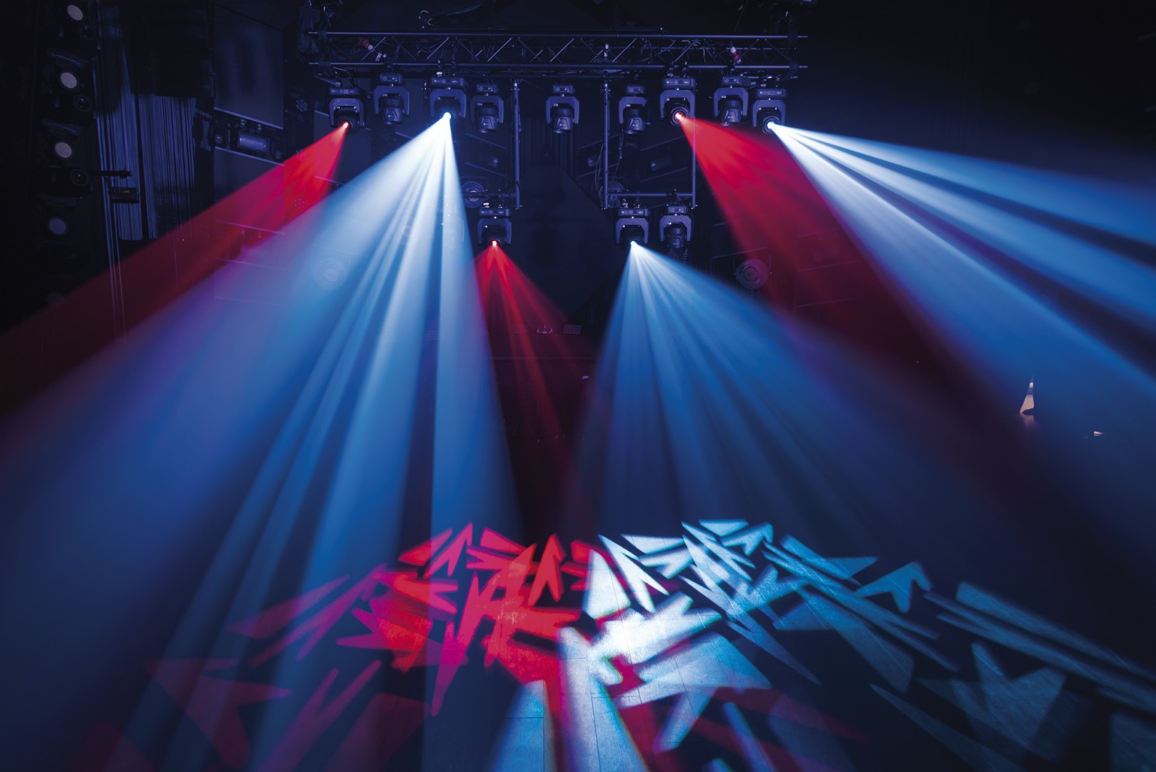 Phantom 100 Spot Compacte 100 W LED Spot Moving Head