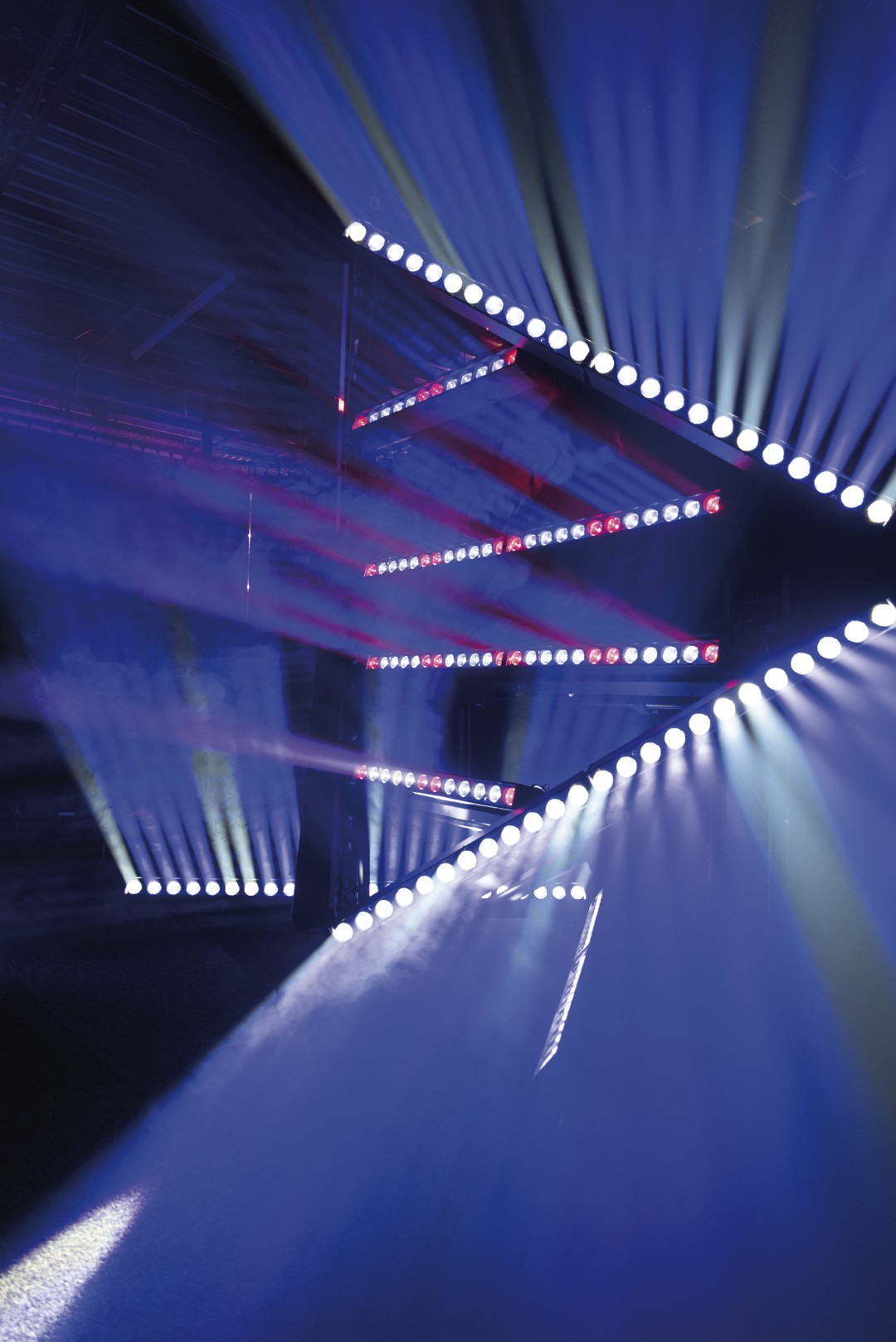 Phantom 1220 Zoombar 240 W RGBW Moving LED Bar
