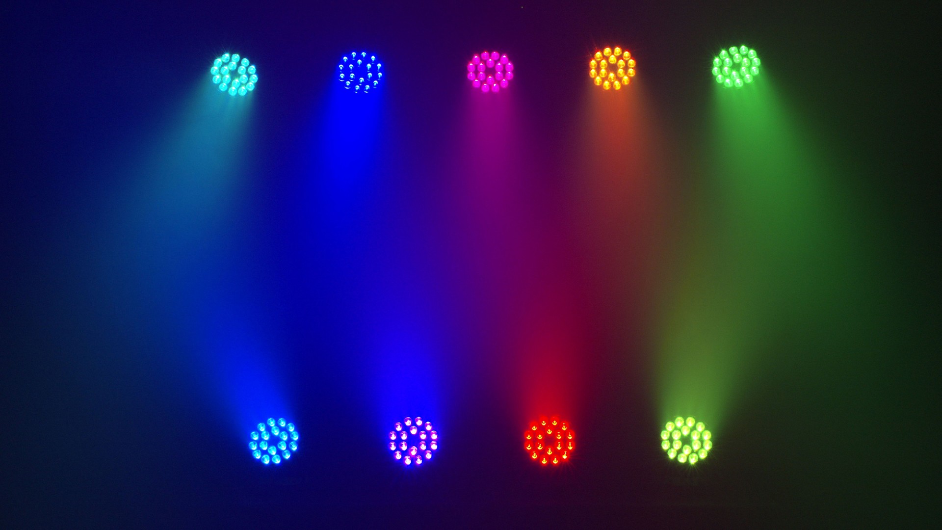 Compact Par 18 Q4 18x 7 W RGBW LED Par - zwart