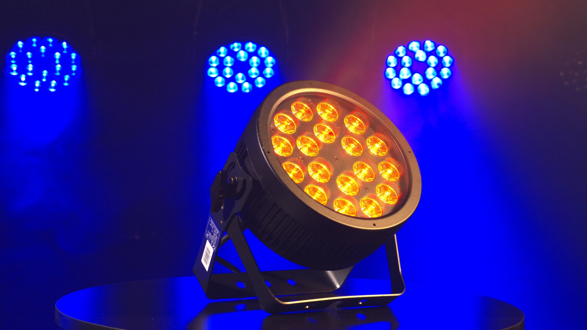 Compact Par 18 Q4 18x 7 W RGBW LED Par - zwart