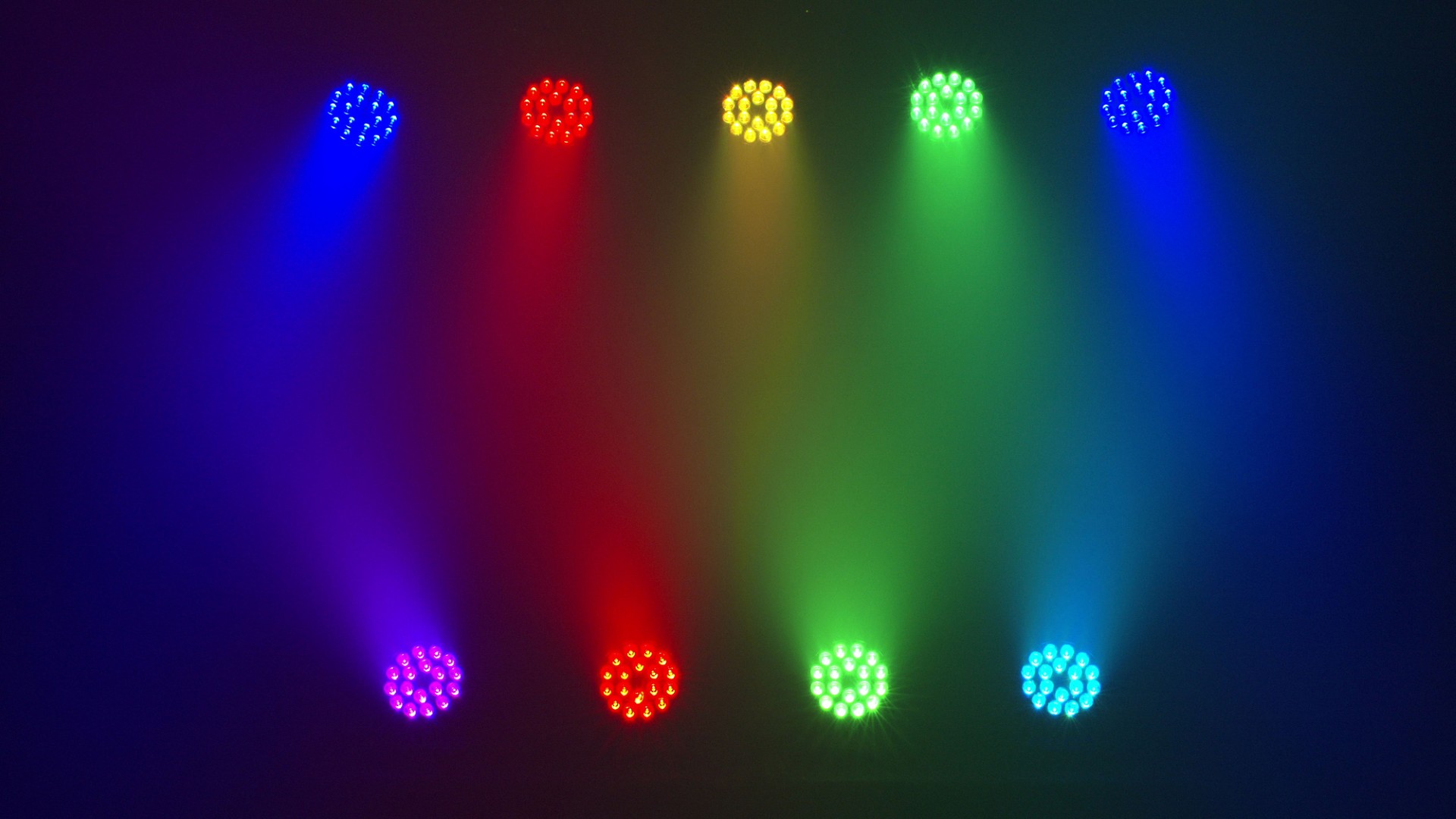 Compact Par 18 Q4 18x 7 W RGBW LED Par - zwart