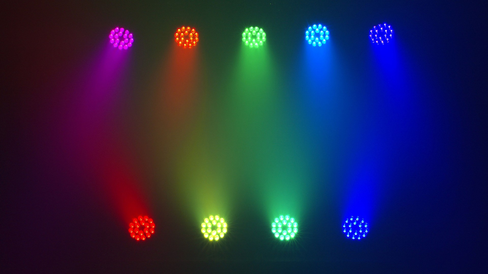 Compact Par 18 Q4 18x 7 W RGBW LED Par - zwart