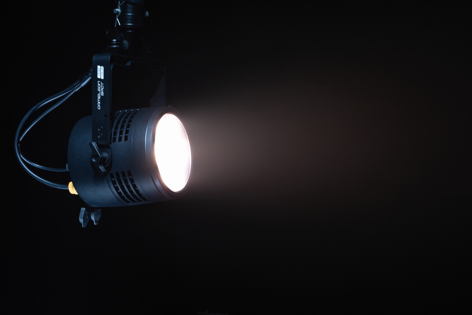 Cameleon Spot 7Q6 Tour 7x 12 W RGBWA-UV LED Spot - Power Pro True