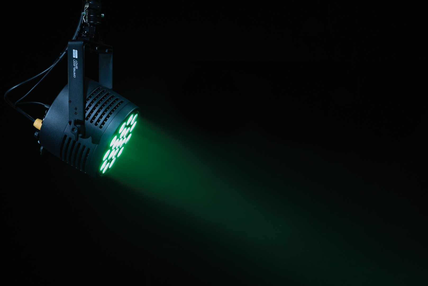 Cameleon Spot 18Q6 Tour 18x 12 W RGBWA-UV LED Spot - Power Pro True