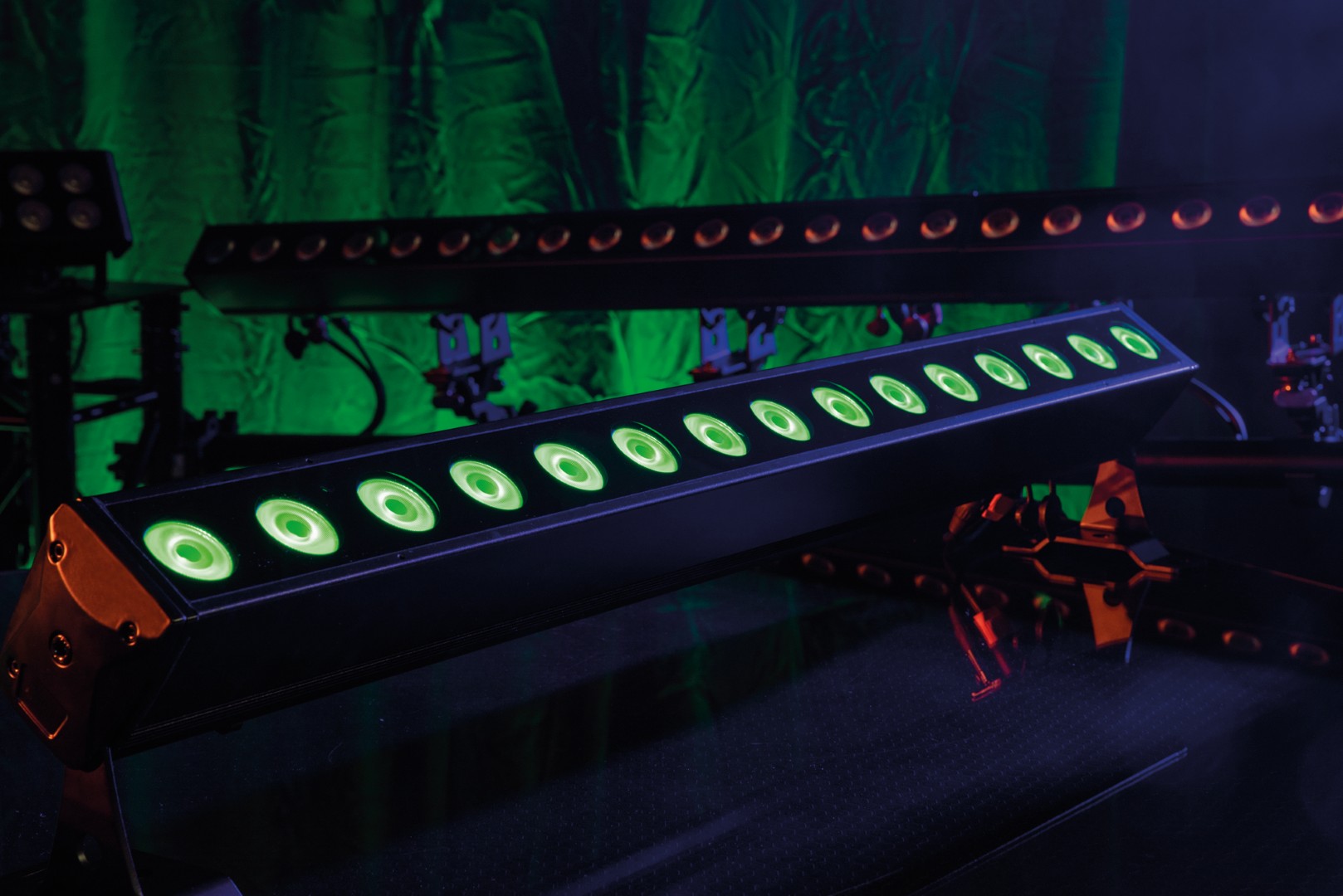 Cameleon Bar 15 Q6 Tour 15x 10 W RGBWA-UV LED Bar - Power Pro True - IP65