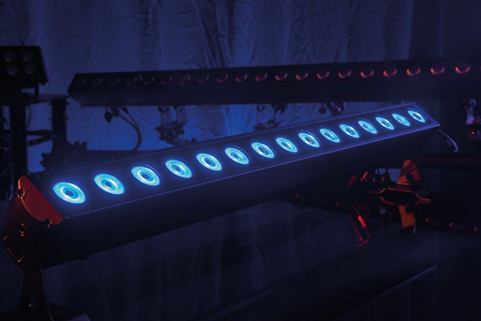 Cameleon Bar 15 Q6 Tour 15x 10 W RGBWA-UV LED Bar - Power Pro True - IP65