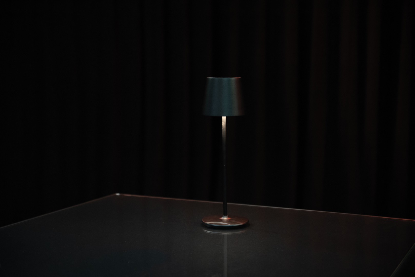 EventLITE Table-RGBW RGBW Accu LED Lamp - zwart
