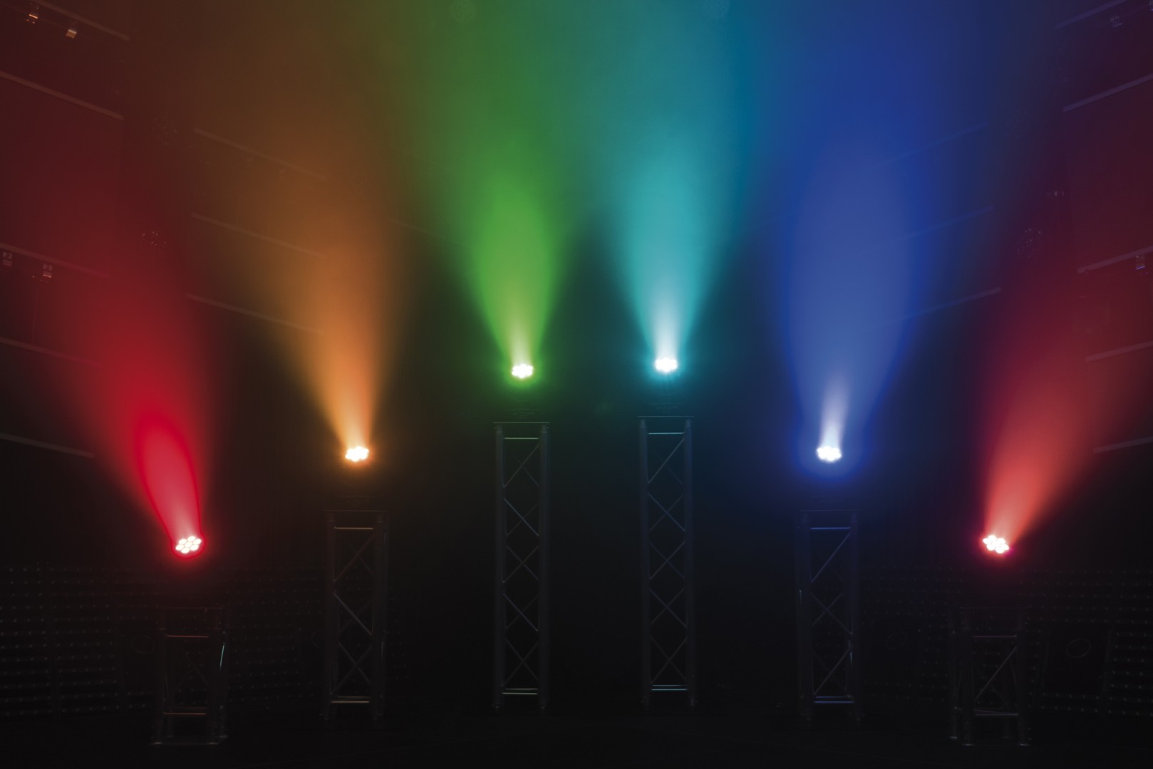 Shark Wash One 7x 12 W RGBWA-UV LED Wash Moving Head