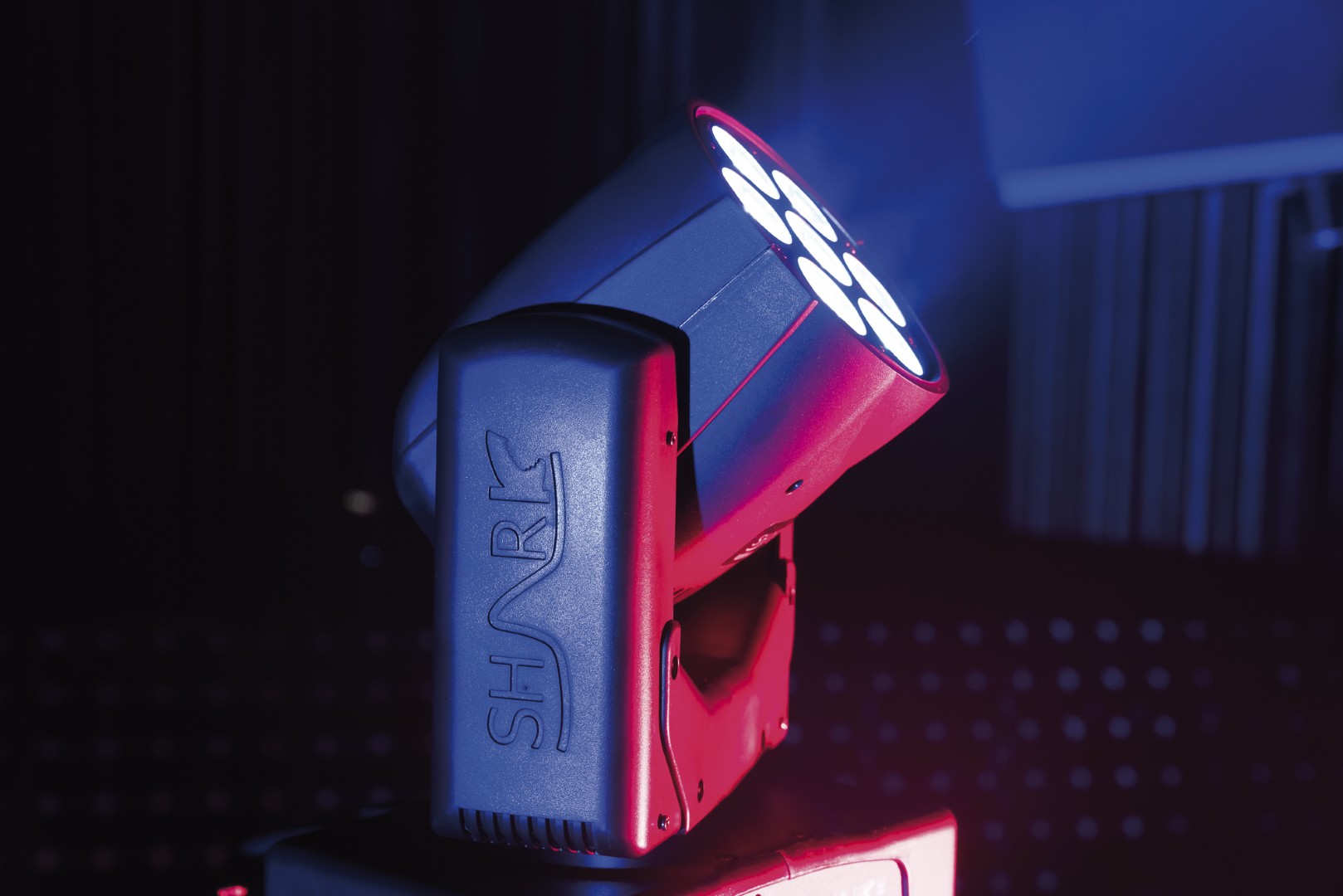 Shark Wash One 7x 12 W RGBWA-UV LED Wash Moving Head