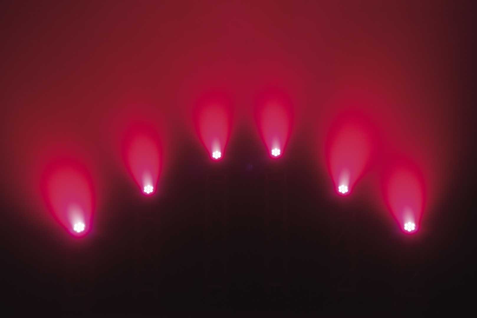 Shark Wash One 7x 12 W RGBWA-UV LED Wash Moving Head