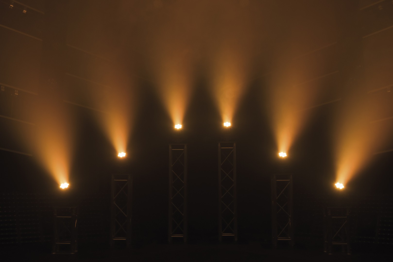 Shark Wash One 7x 12 W RGBWA-UV LED Wash Moving Head