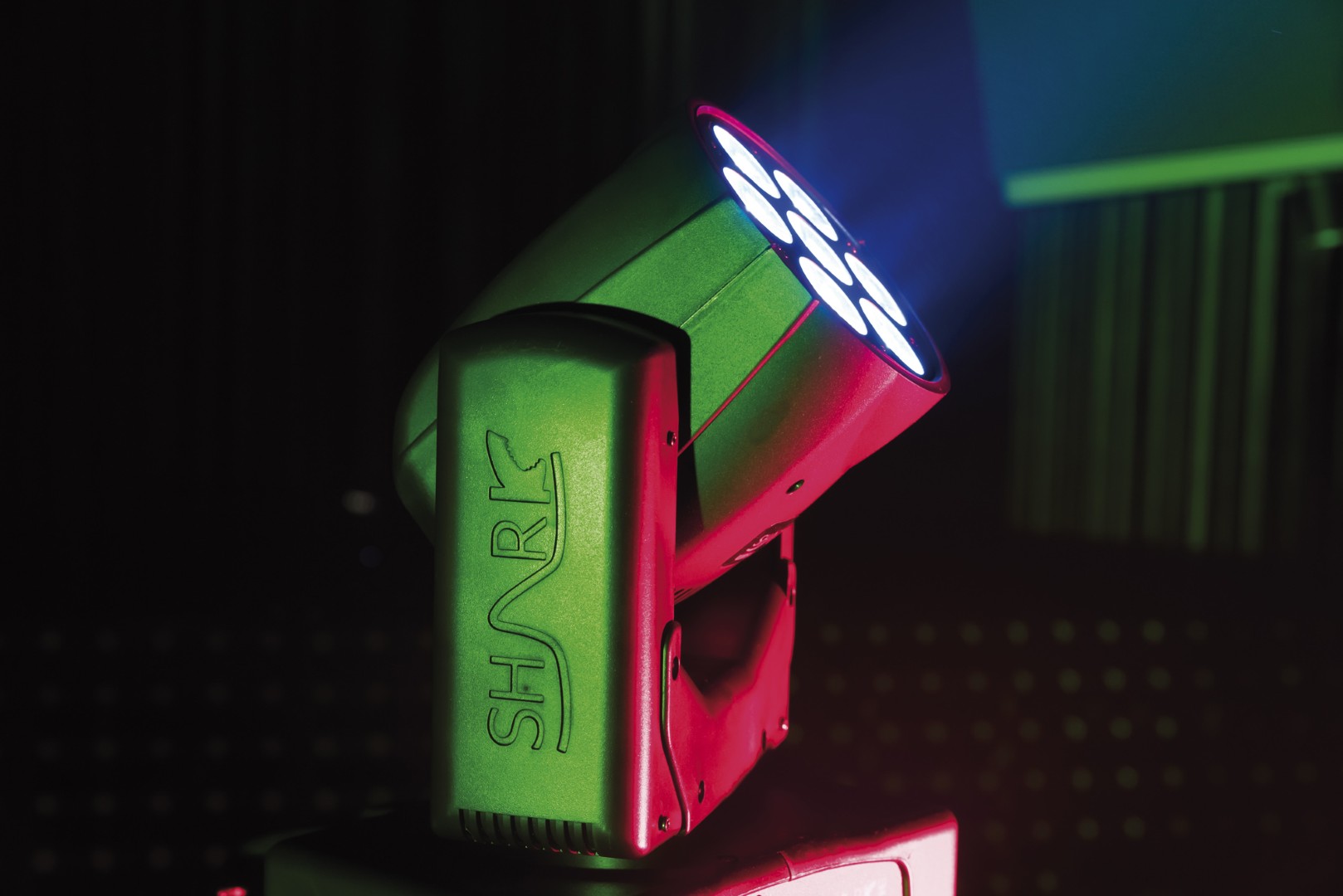 Shark Wash One 7x 12 W RGBWA-UV LED Wash Moving Head