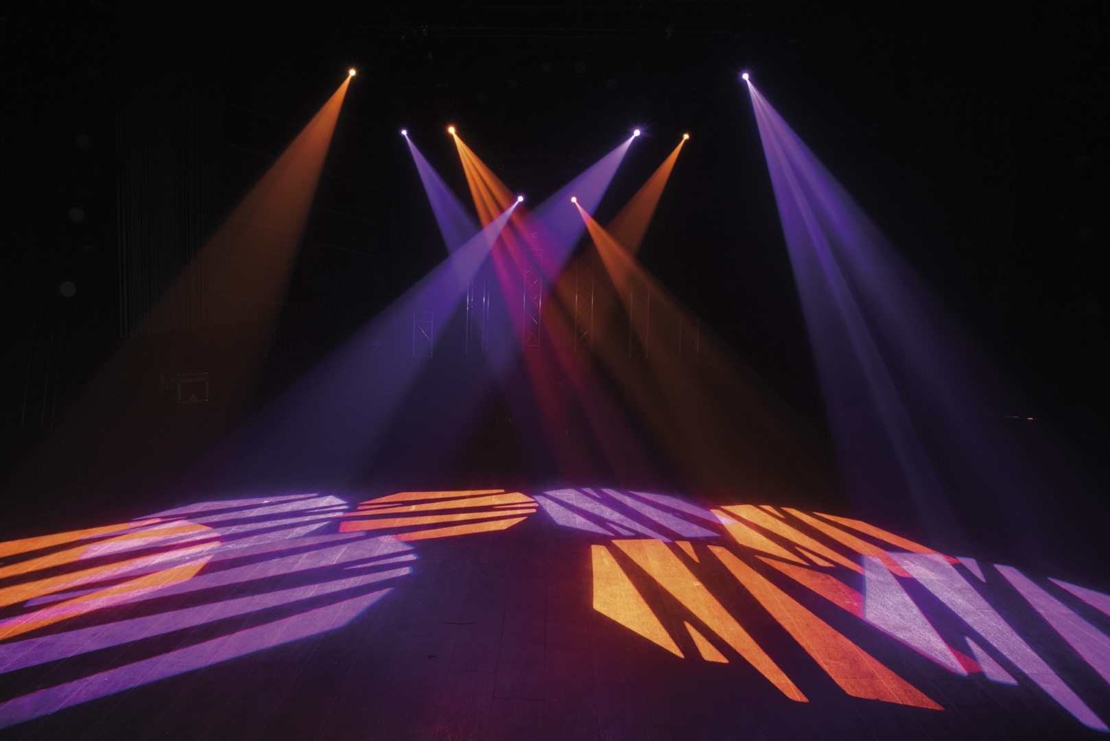 Shark Combi Spot One 6x 8 W RGBW LED Wash and Spot Moving Head