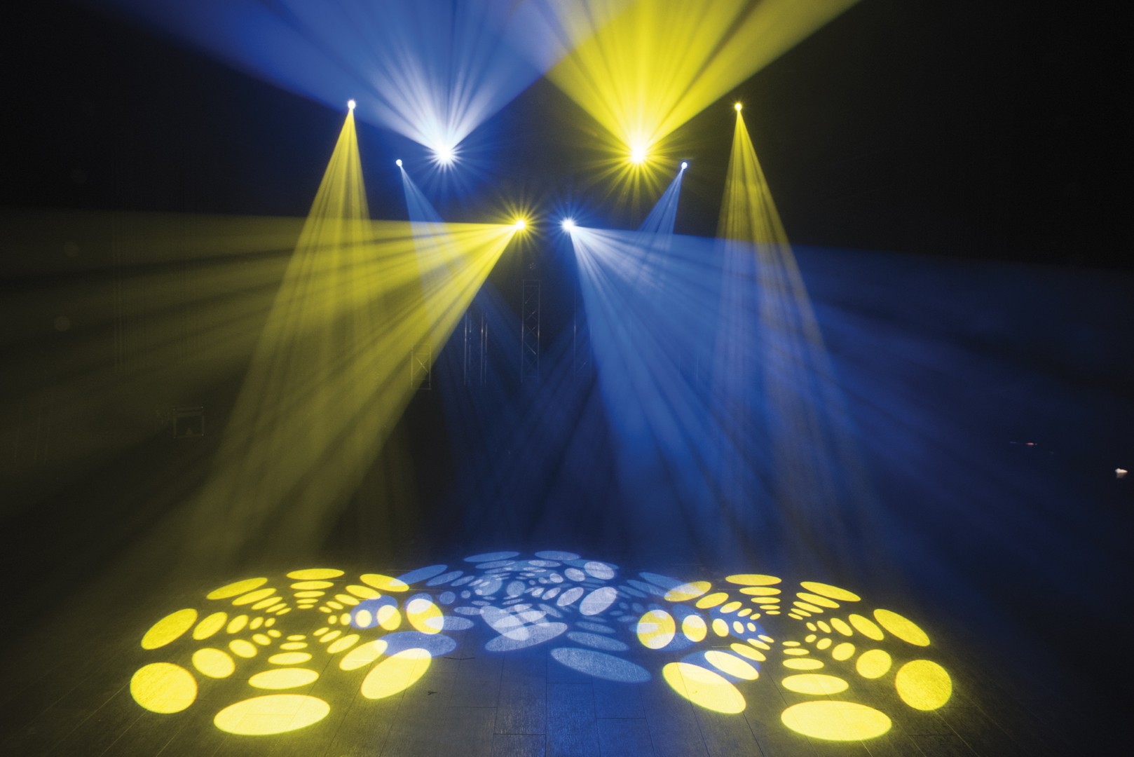 Shark Combi Spot One 6x 8 W RGBW LED Wash and Spot Moving Head