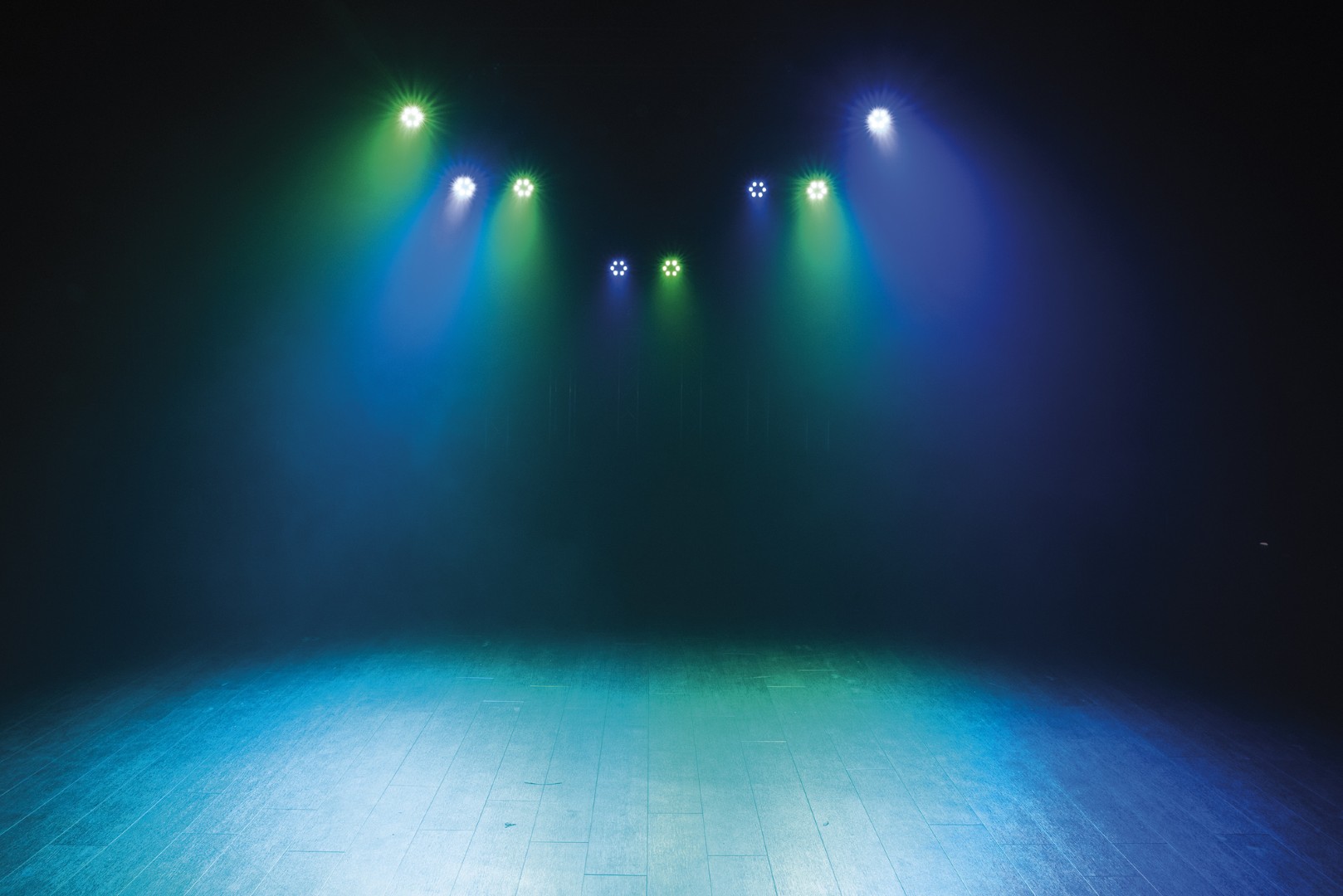Shark Combi Spot One 6x 8 W RGBW LED Wash and Spot Moving Head