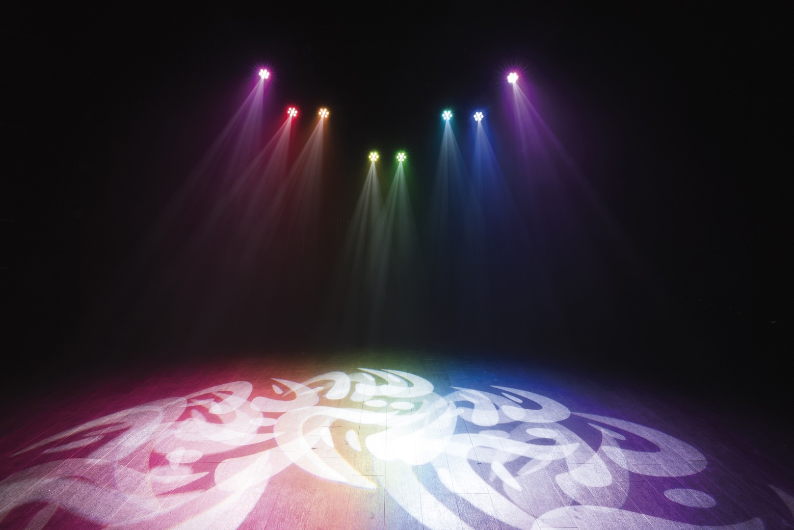 Shark Combi Spot One 6x 8 W RGBW LED Wash and Spot Moving Head