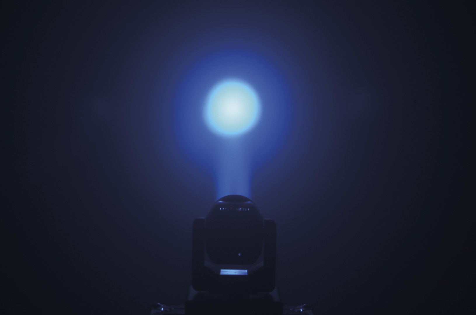 Shark Beam FX One 3x 40 W RGBW 3-in-1 LED Beam Moving Head