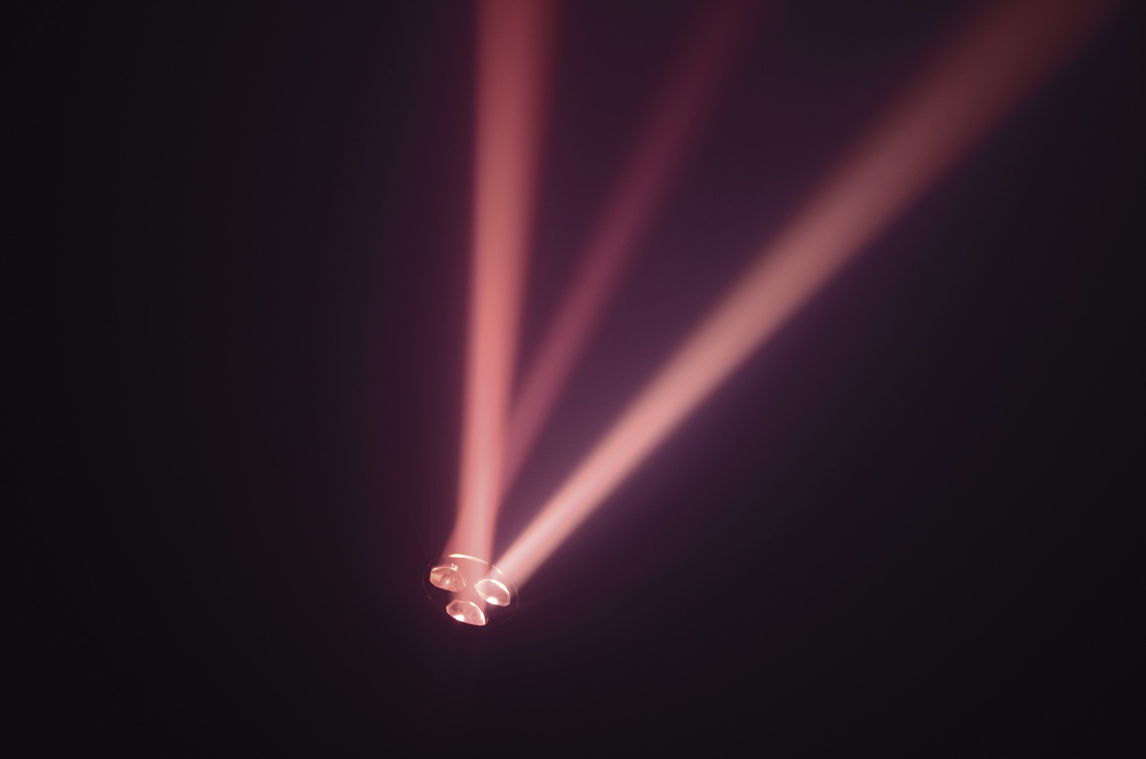 Shark Beam FX One 3x 40 W RGBW 3-in-1 LED Beam Moving Head