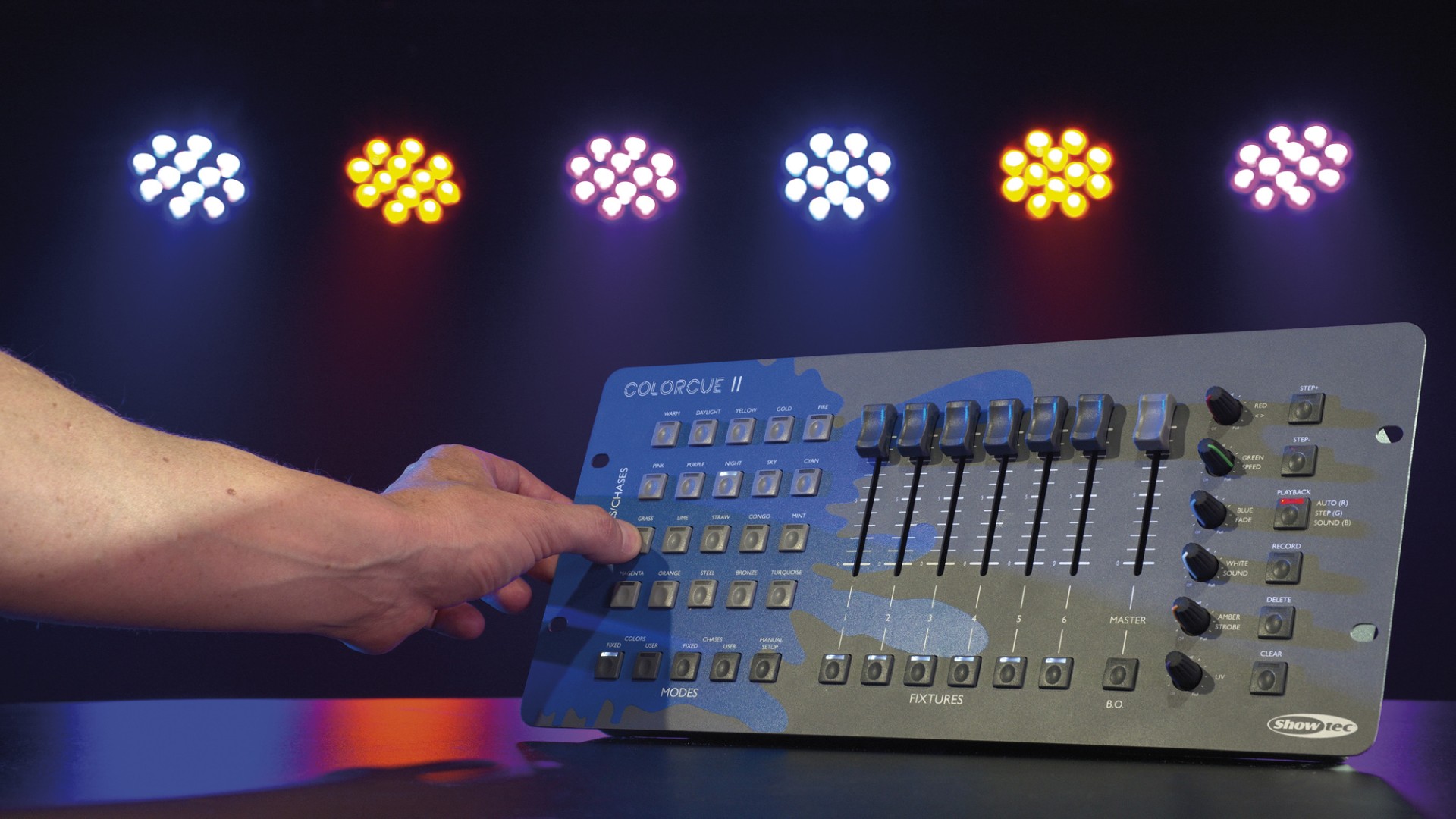 ColorCue 2 Intelligente 6-fader, 6-kleuren LED controller