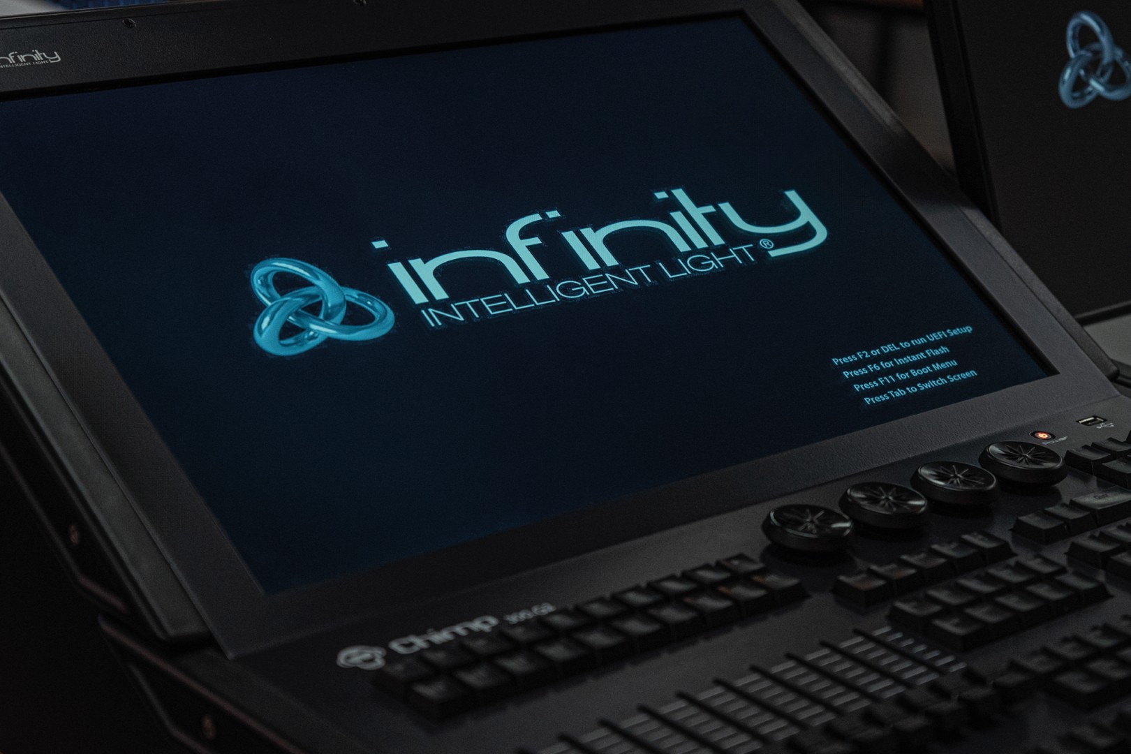 Chimp 300.G2 DMX-console met 4 universes, inclusief Wireless-zender