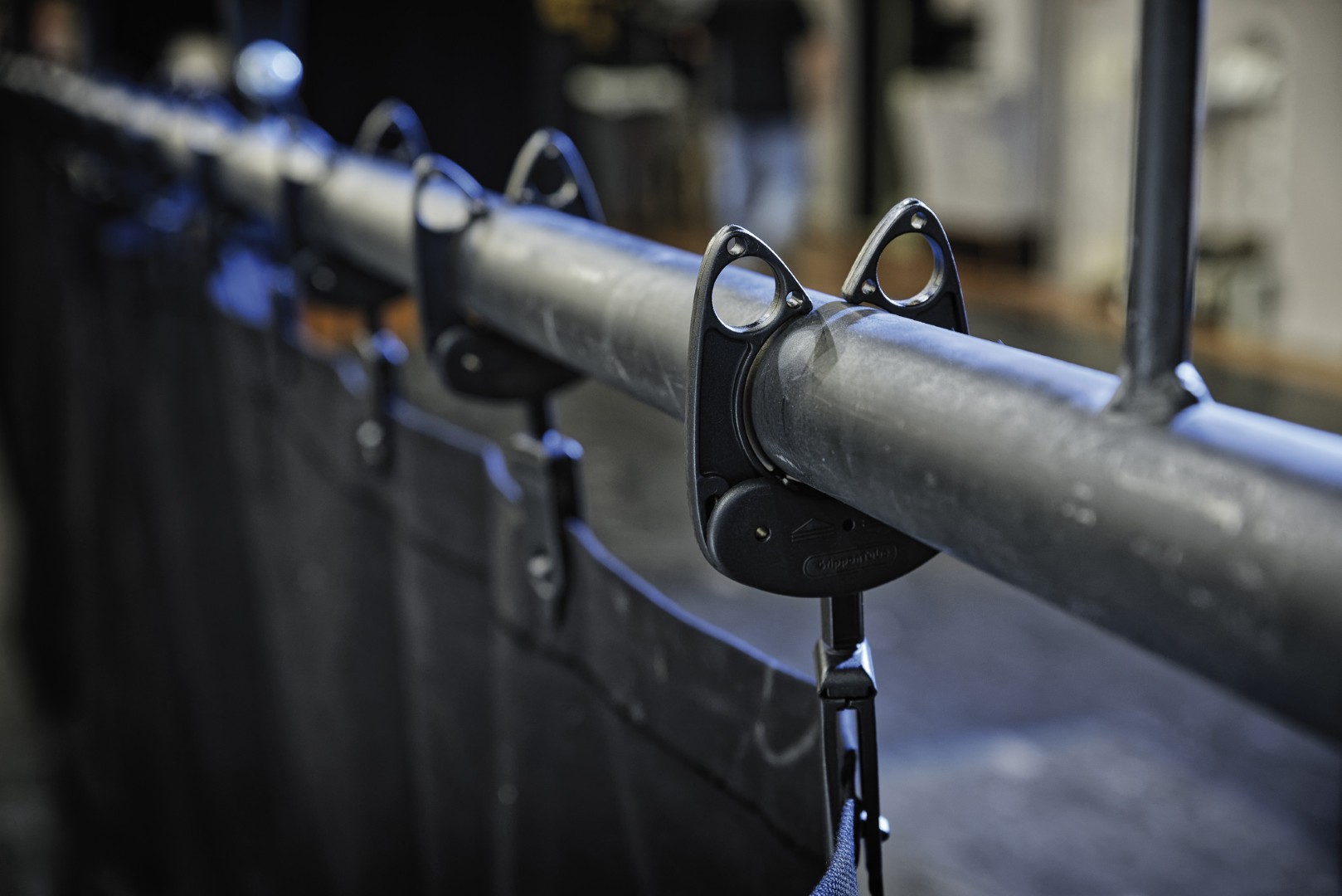 Doek ophangklem Grippon Tube Curtain Clamp voor buizen van 32 - 51 mm