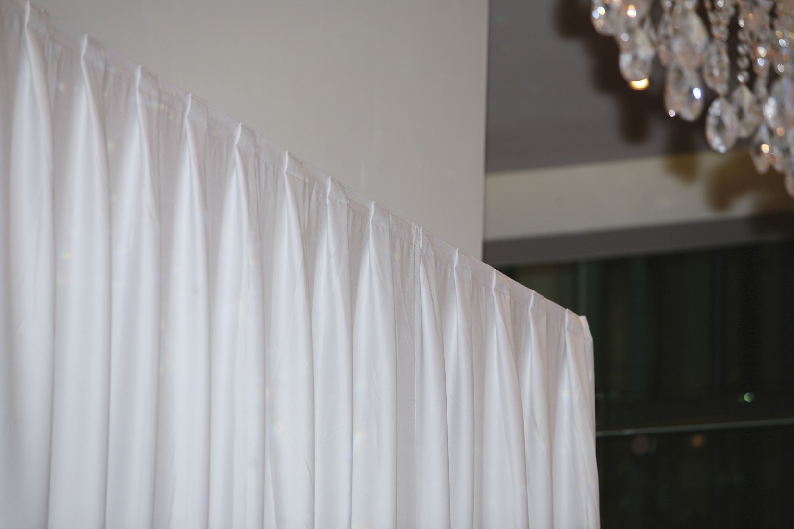 Pipe & Drape Satijn Gordijn Wit | 330 x 120 cm hoog Geplooid
